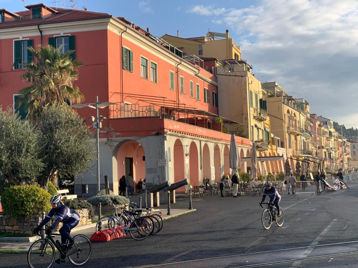 Casa Vacanza " La Rosa " Imperia Liguria Exterior photo