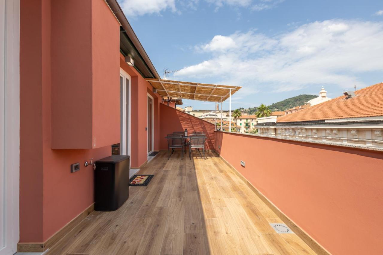 Casa Vacanza " La Rosa " Imperia Liguria Exterior photo