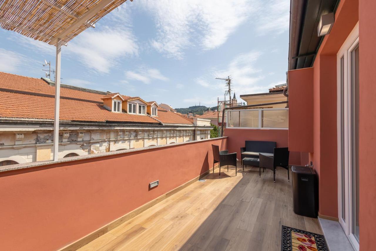 Casa Vacanza " La Rosa " Imperia Liguria Exterior photo